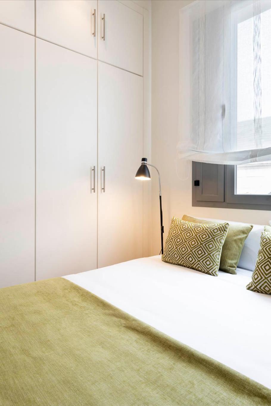 Apartamento Familiar Nuevo De Diseno En La Mejor Zona De Triana, Parking Included Sevilla Bagian luar foto