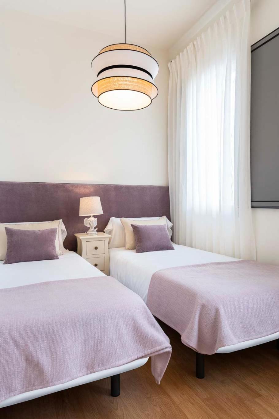 Apartamento Familiar Nuevo De Diseno En La Mejor Zona De Triana, Parking Included Sevilla Bagian luar foto